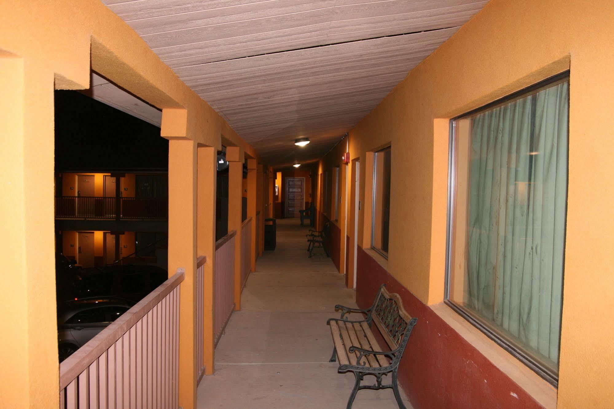 Budget Inn Артижа Экстерьер фото